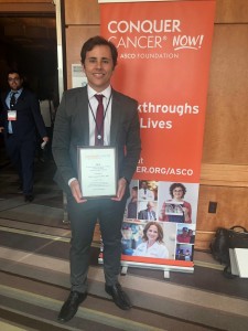 dr. João Isaacsson Velho recebendo premio ASCO (1)