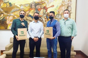 Da esquerda para a direita, o gerente executivo de expansão da Banrisul Consócio, Lucas Sanson; o diretor da BANESE Corretora, Kleber Dantas; o diretor da Banrisul Consórcio, Gabriel Marchiori; e o diretor da BANESE Corretora, Gustavo Novaes.