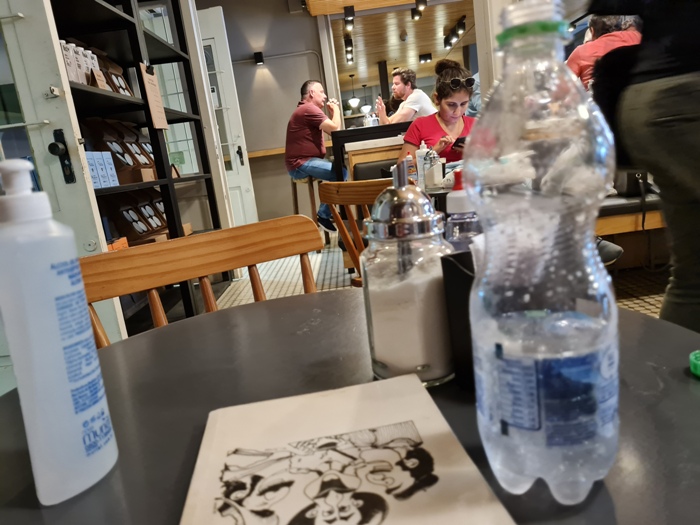 álcool gel se tornou presença indispensável foto de Fernando Albrecht