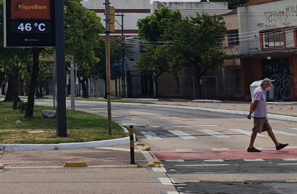 o novo normal no calor de porto alegre foto de João Mattos 