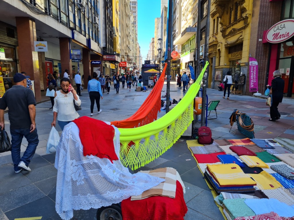 redes soloridAS vendidas por camelôs foto de fernando albrecht c