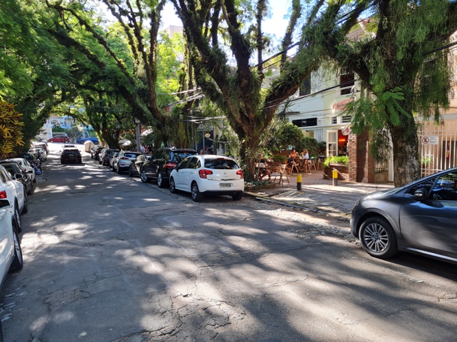 A rua Dinarte Ribeiro de Porro Alegre é o que a rua Padre Chagas foi