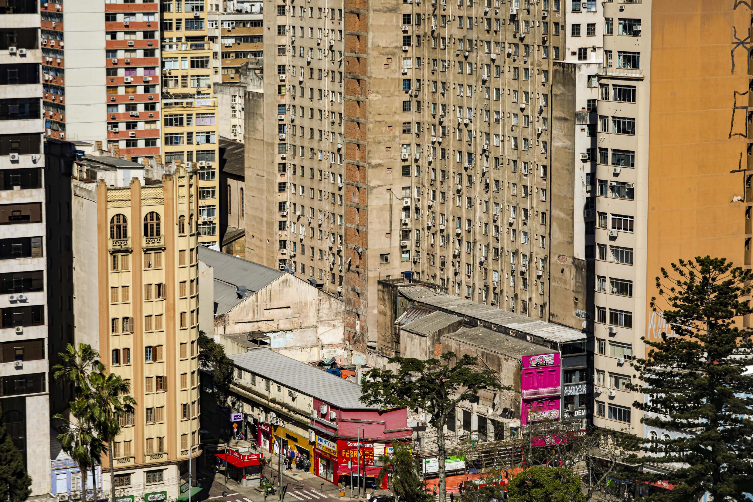 OBRAS E INFRAESTRUTURA - Fase final da demolição do Edifício