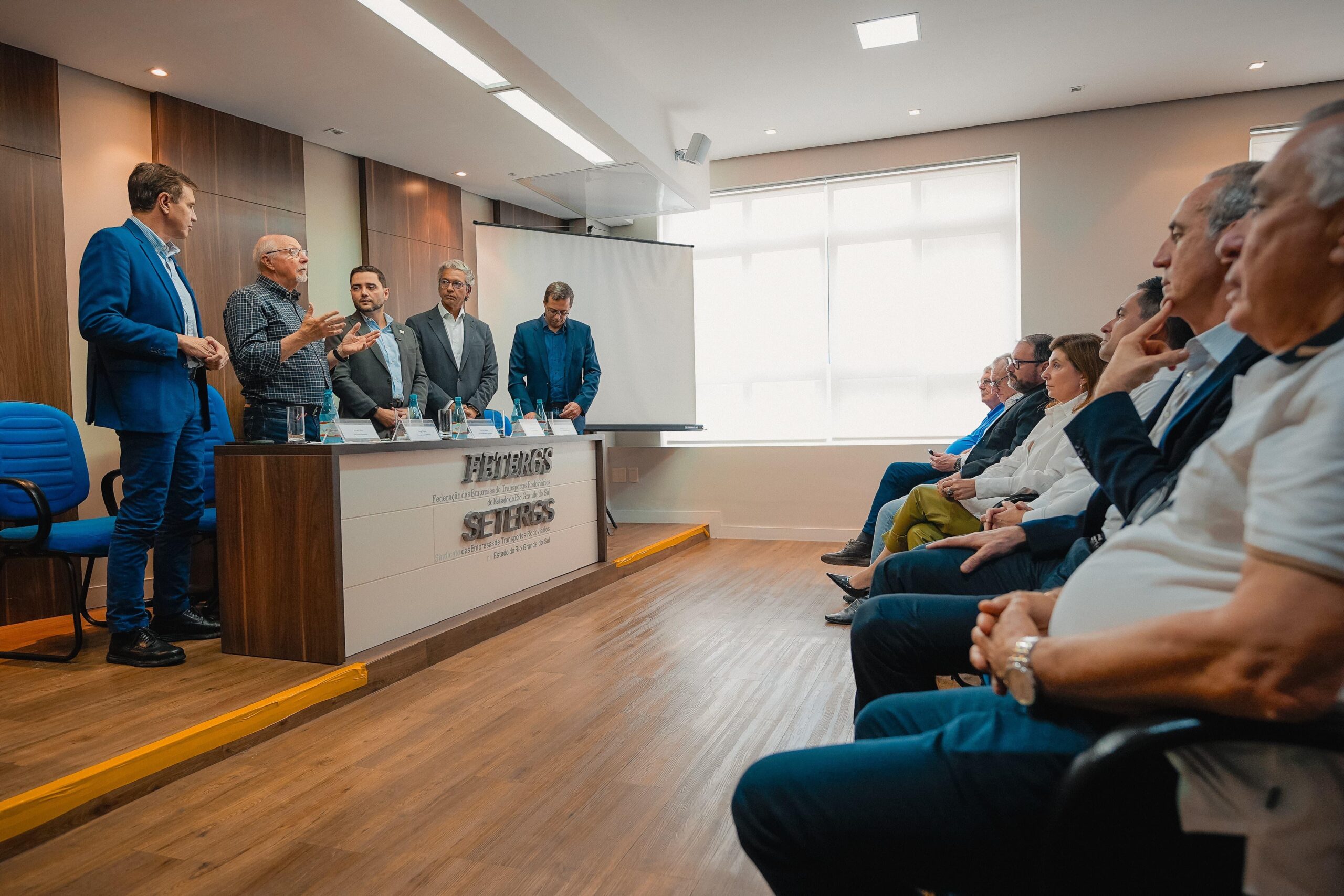 reunião sobre transporte público e aplicativos em porto alegre foi prestigiada