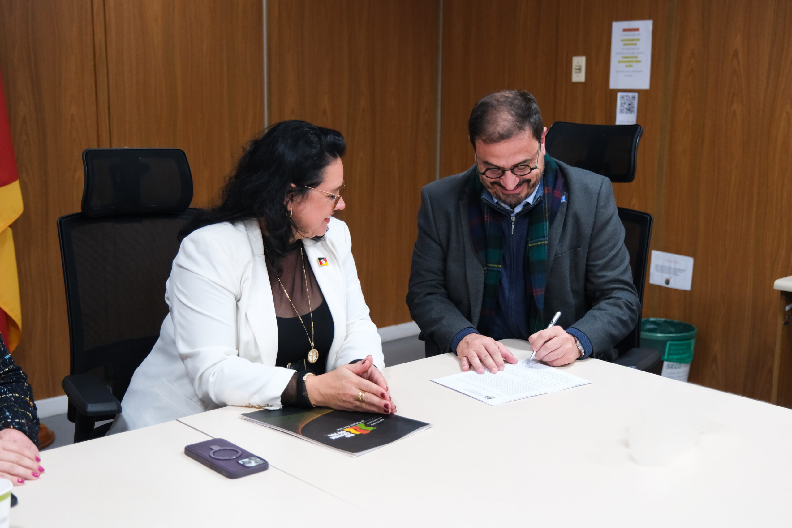diretor do Sesi-RS, Senai-RS e IEL-RS, Claudio Gastal, AssinaPlaNEAR
