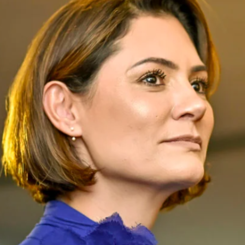michele bolsonaro está com a bola cheia porque pesquisa mostra a ex-primeira-dama como a mulher mais poderosa do brasil