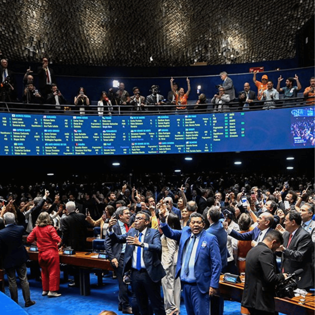 Fim da escala 6x1 é aprovado por congressistas brasileiros