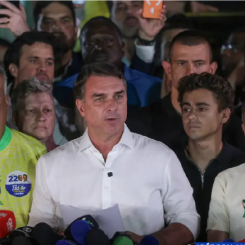 Flávio Bolsonaro dá adeus ao povo